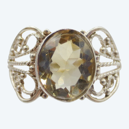 Bague sertie d'une citrine. 