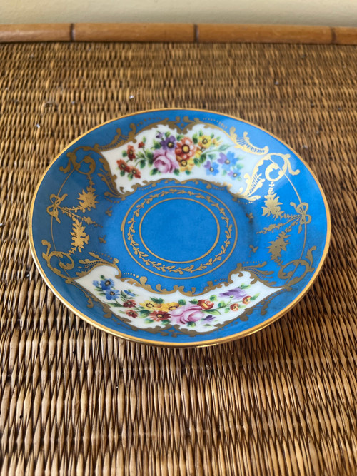 Tazza e piattino in porcellana
