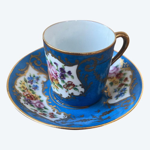 Tasse et sous tasse en porcelaine 