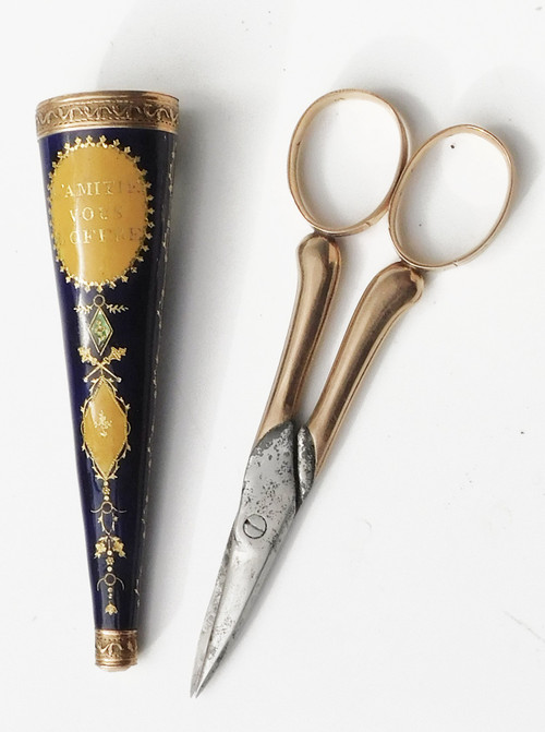 Etui émaillé sur vermeil Palais Royal ancien XIXe avec ciseaux or couture broderie