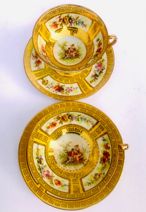 Paire de tasses à thé et leurs sous-tasses en porcelaine fine de Saxe 