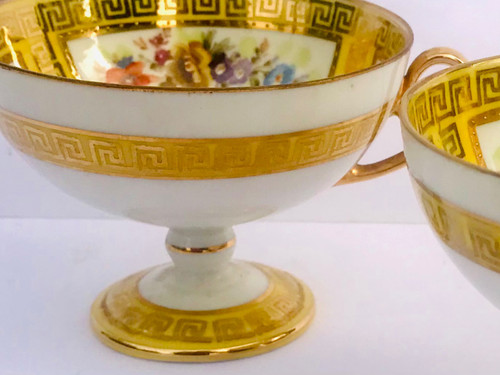 Paire de tasses à thé et leurs sous-tasses en porcelaine fine de Saxe 