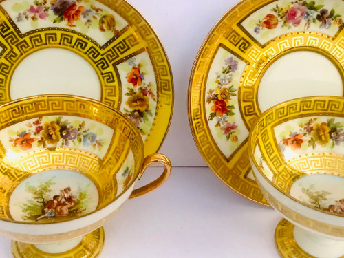 Paire de tasses à thé et leurs sous-tasses en porcelaine fine de Saxe 