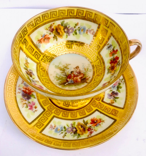 Paire de tasses à thé et leurs sous-tasses en porcelaine fine de Saxe 