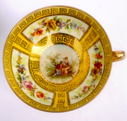 Paire de tasses à thé et leurs sous-tasses en porcelaine fine de Saxe 