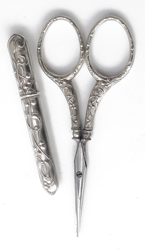 Nécessaire De Couture Ancien En Argent Massif Art Nouveau Gui 