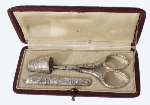 Nécessaire De Couture Ancien En Argent Massif Art Nouveau Gui 
