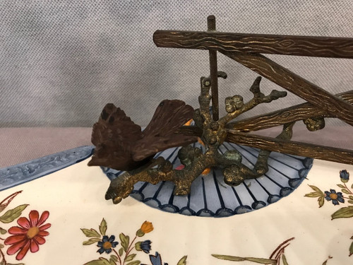 bellissimo oggetto in ceramica e bronzo fiorito della fine del XIX secolo