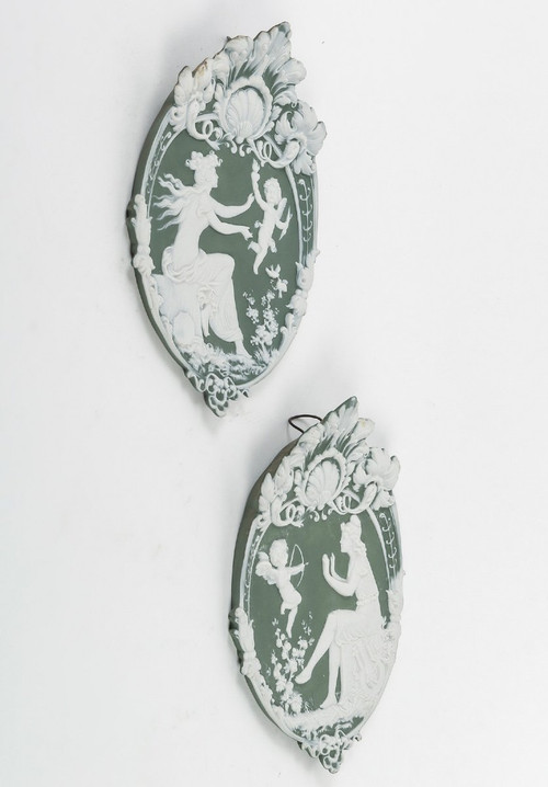 Coppia di Piatti in Porcellana Stile Wedgwood, Fine XIX Secolo