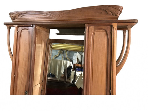 Ensemble d'une chambre à coucher avec un lit plus une armoire Art Nouveau 