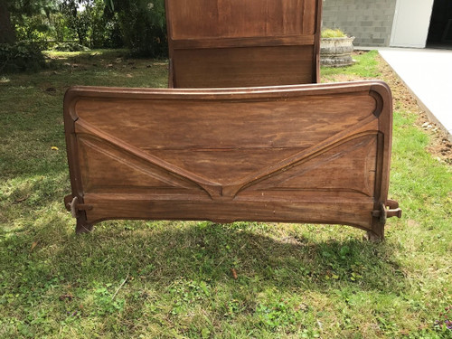 Ensemble d'une chambre à coucher avec un lit plus une armoire Art Nouveau 