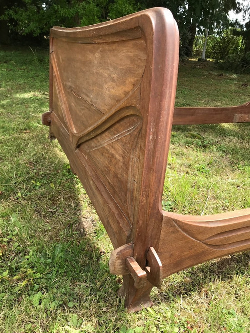 Ensemble d'une chambre à coucher avec un lit plus une armoire Art Nouveau 
