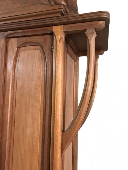 Ensemble d'une chambre à coucher avec un lit plus une armoire Art Nouveau 