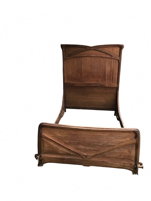 Ensemble d'une chambre à coucher avec un lit plus une armoire Art Nouveau 