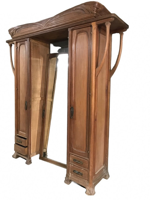 Ensemble d'une chambre à coucher avec un lit plus une armoire Art Nouveau 
