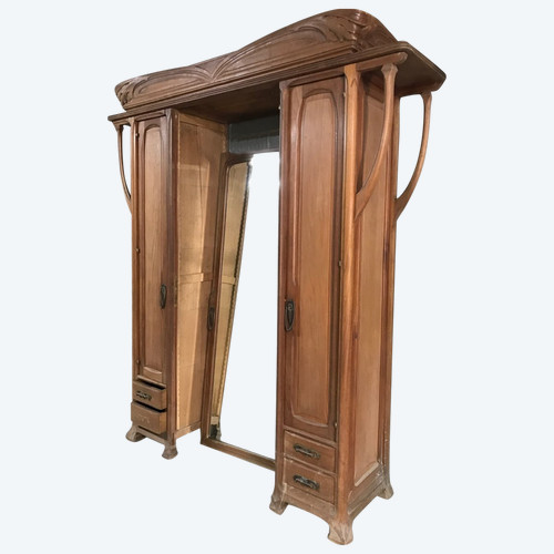 Ensemble d'une chambre à coucher avec un lit plus une armoire Art Nouveau 
