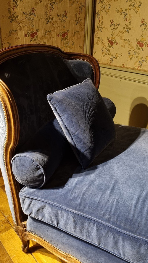 Alkovenbett im Louis XV-Stil und geprägtem Samt. Mitte des 19. Jahrhunderts.