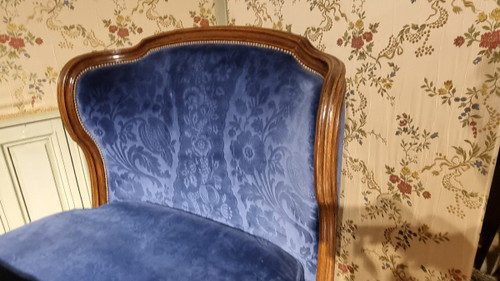 Alkovenbett im Louis XV-Stil und geprägtem Samt. Mitte des 19. Jahrhunderts.