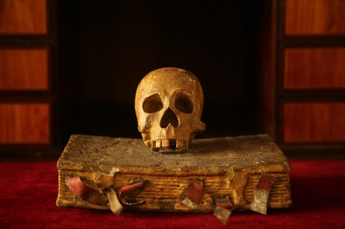  Carved book vanity, wood and parchment, German work from the 18th century.