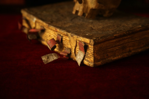  Carved book vanity, wood and parchment, German work from the 18th century.