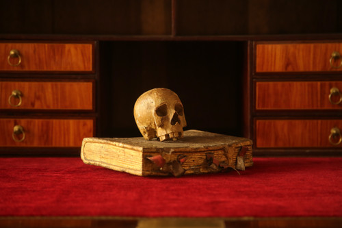  Carved book vanity, wood and parchment, German work from the 18th century.