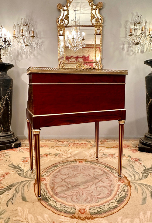 Petit Bureau A Cylindre En Acajou Flammé De Style Louis XVI Epoque XIXeme