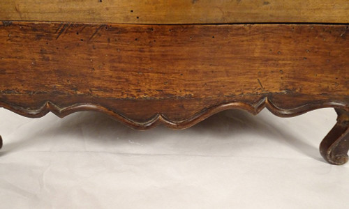 Petite Commode de Maîtrise Louis XV Noyer Sculpté Miniature XVIIIème Siècle