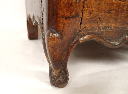 Petite Commode de Maîtrise Louis XV Noyer Sculpté Miniature XVIIIème Siècle