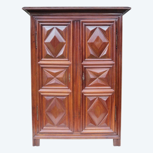 Louis XIII-Kleiderschrank aus Nussbaumholz, 17. Jahrhundert.