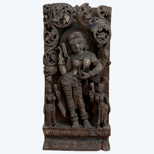 Indien, 19. Jahrhundert, große Wagentafel mit reichem Dekor der Göttin Sarasvati.