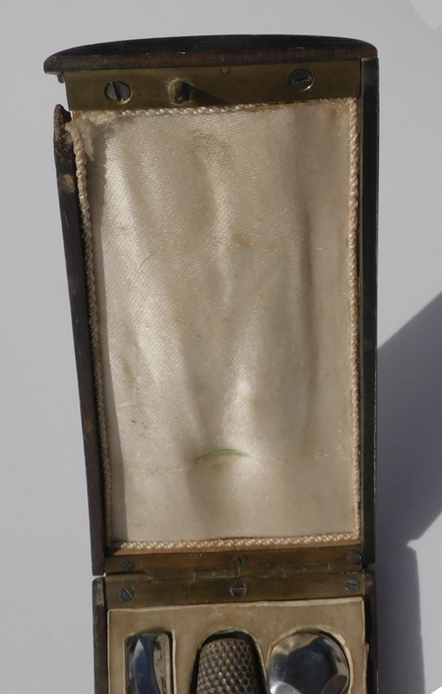Vecchio kit da cucito in acciaio Forbici da cattedrale di Napoleone III