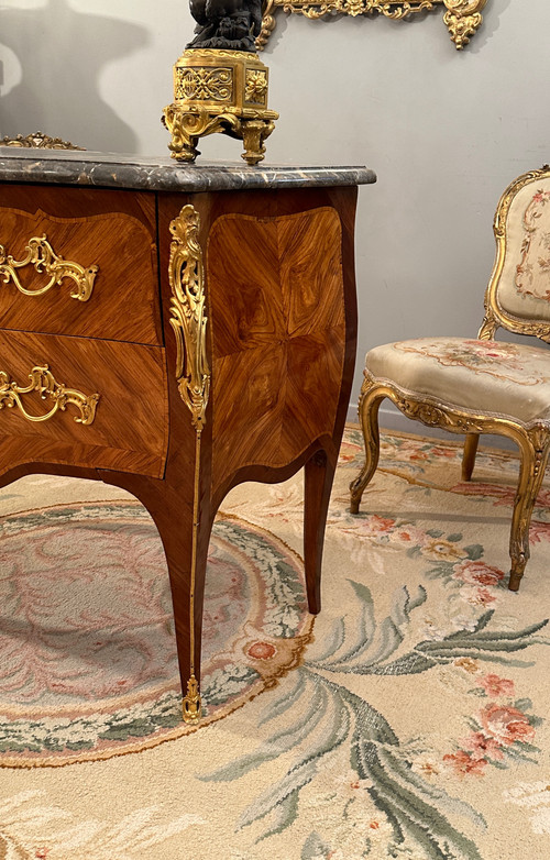 Commode Sauteuse En Marqueterie d'Epoque Louis XV Vers 1750