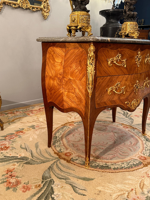 Commode Sauteuse En Marqueterie d'Epoque Louis XV Vers 1750