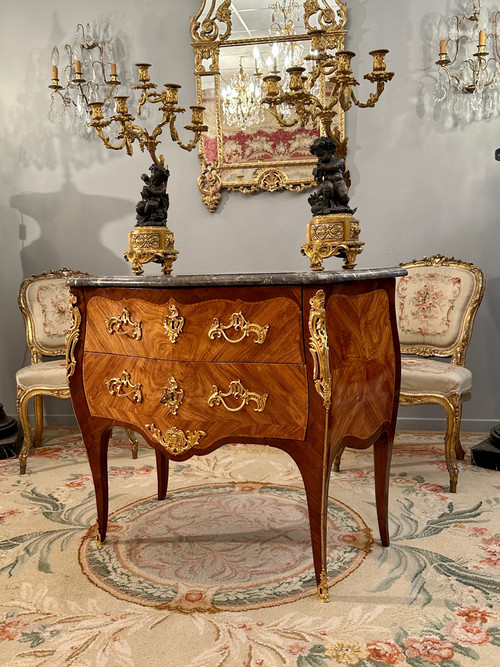 Commode Sauteuse En Marqueterie d'Epoque Louis XV Vers 1750