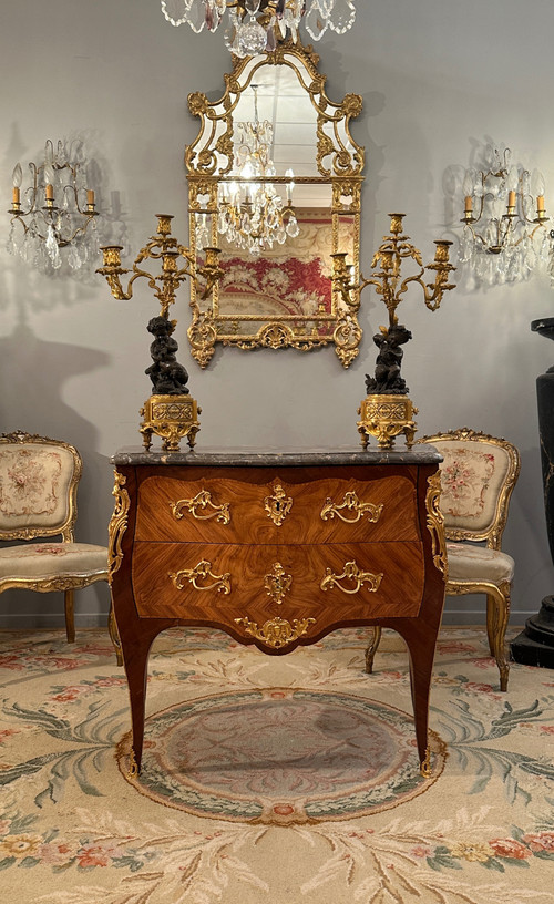Commode Sauteuse En Marqueterie d'Epoque Louis XV Vers 1750