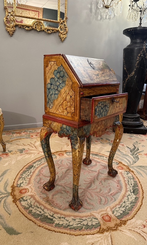 Small Venetian Secretary Desk In Lacquered Wood 18th Century