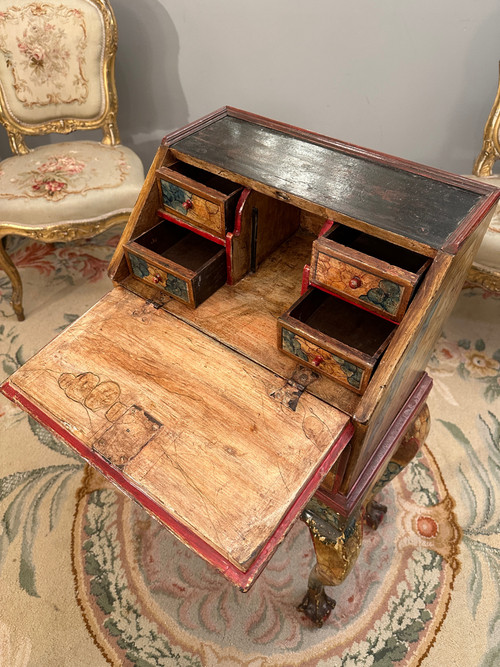 Small Venetian Secretary Desk In Lacquered Wood 18th Century