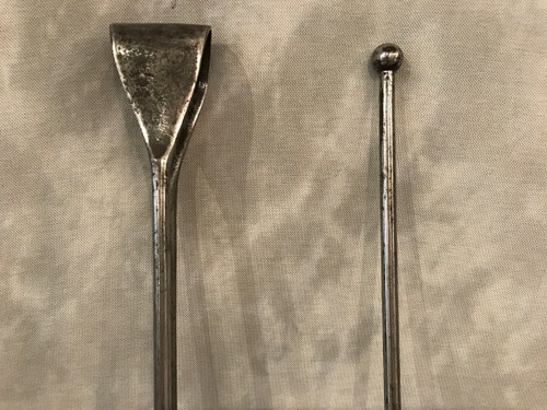 Grande pelle et pince en fer forgé d'époque 18 ème 