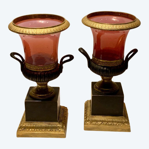 Paire De Vases  en opaline  gorge de pigeon