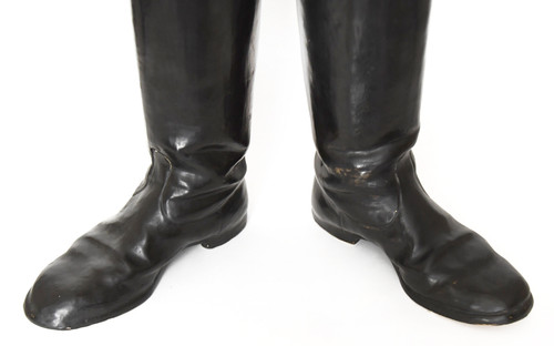 Paire de vases en céramique émaillée et trompe d’œil imitant bottes d'équitation