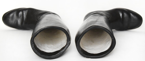 Paire de vases en céramique émaillée et trompe d’œil imitant bottes d'équitation