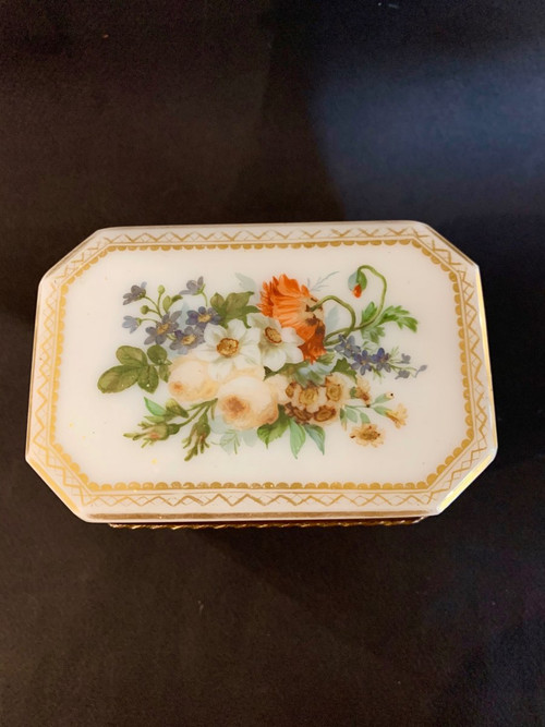 Baccarat: Scatola opalina di Jean François Robert