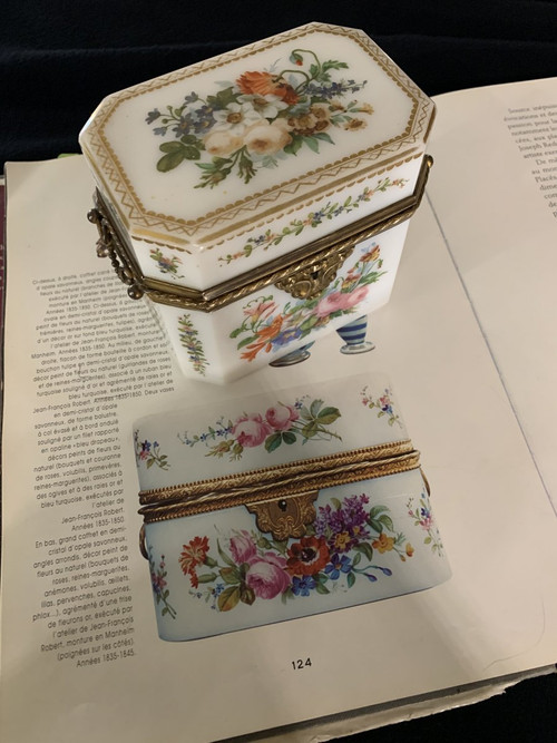 Baccarat: Scatola opalina di Jean François Robert