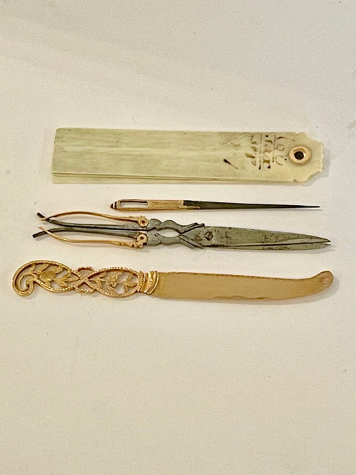 Secret Necessary In Gold And Enamel From The 18th Century