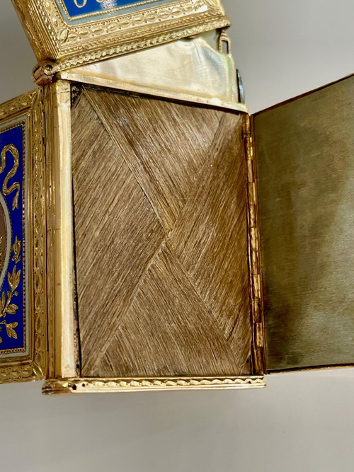Secret Necessary In Gold And Enamel From The 18th Century