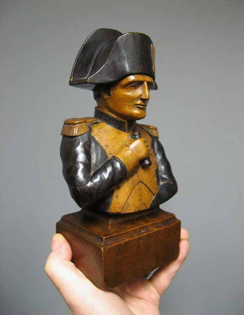 Busto in legno intagliato policromo di Napoleone I.