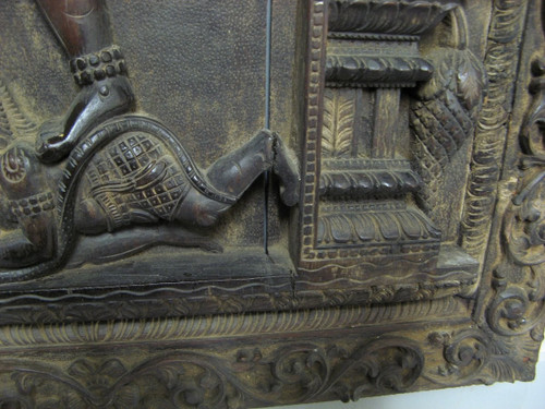 Tavolo in legno intagliato del XIX secolo. Rappresenta la dea Shiva.
