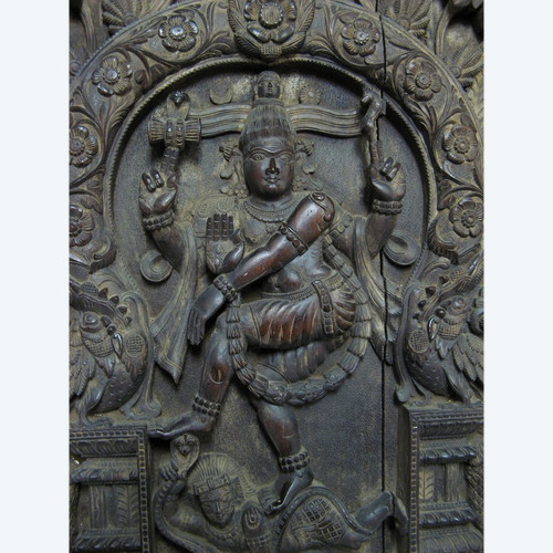 Tavolo in legno intagliato del XIX secolo. Rappresenta la dea Shiva.