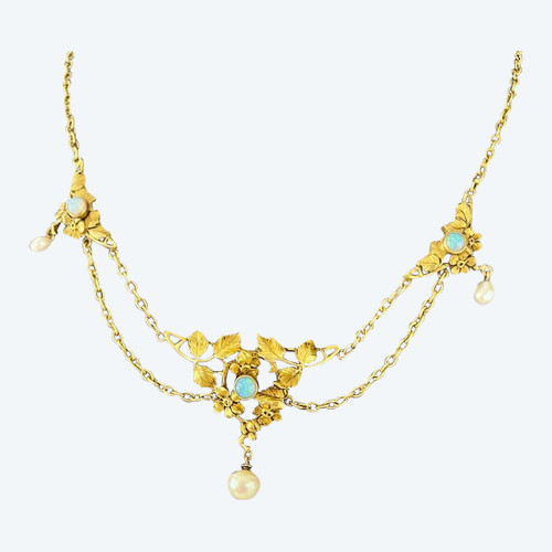 Collana con drappeggio in oro, opale e perle fini