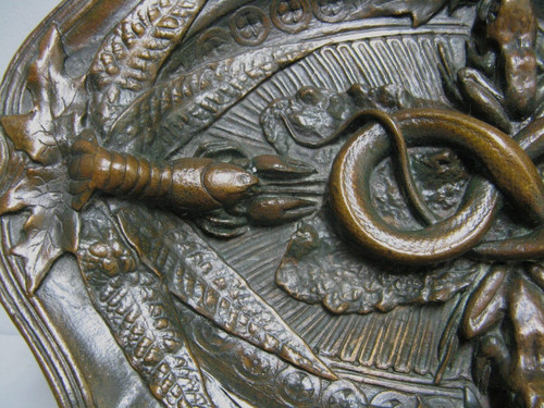 Raro grande piatto in bronzo tipo Palissy, XIX secolo.